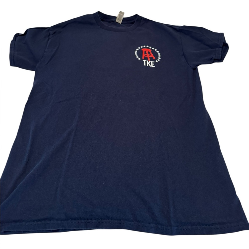 Gildan Men’s Short Sleeve Tee Shirt in Navy. Size M. Gently worn.